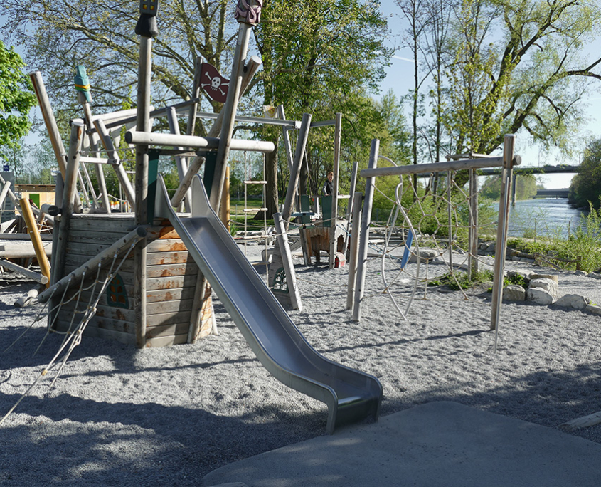 Spielplatz Reusszopf Piratenschiff Matter Garten
