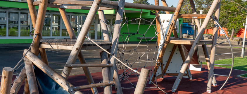 Spielplatz Schule Fahrweid, Kletterturm Schule Fahrweid, Spielplatz Schule, Kletterturm aus Holz, Fallschutzbelag